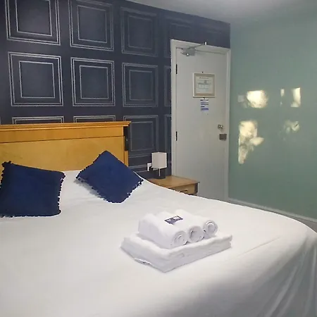 The Crafty Cow 2* בריסטול
